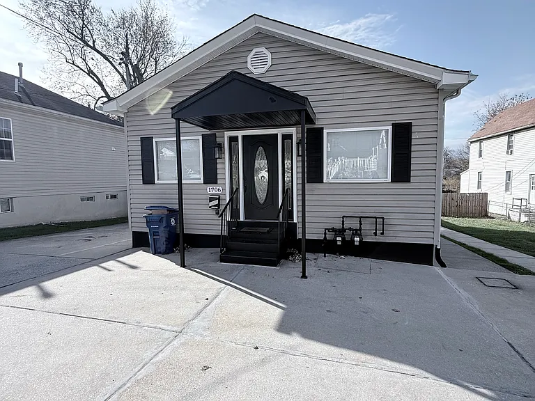 1706 Harman Ave — Photo 2