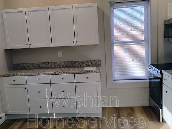 3rd image of 301 E Main St APT 23