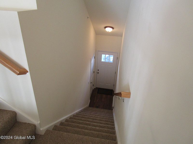 4th image of 158 Paddock Circle