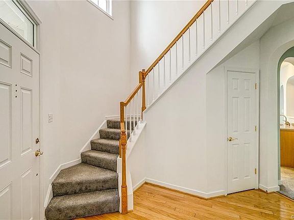 3rd image of 1253 Providence Knoll Dr