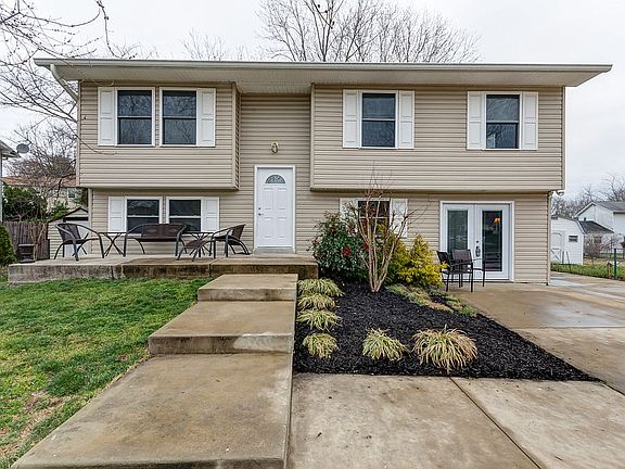 3rd image of 1046 Christmas Ln