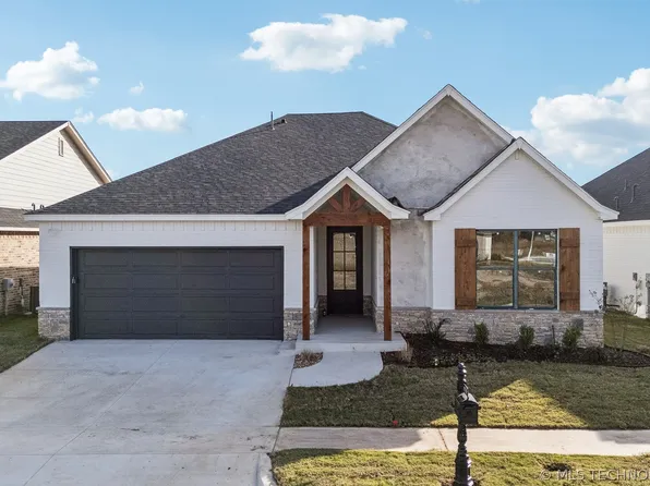 9716 E 132nd St, Bixby, OK 74008