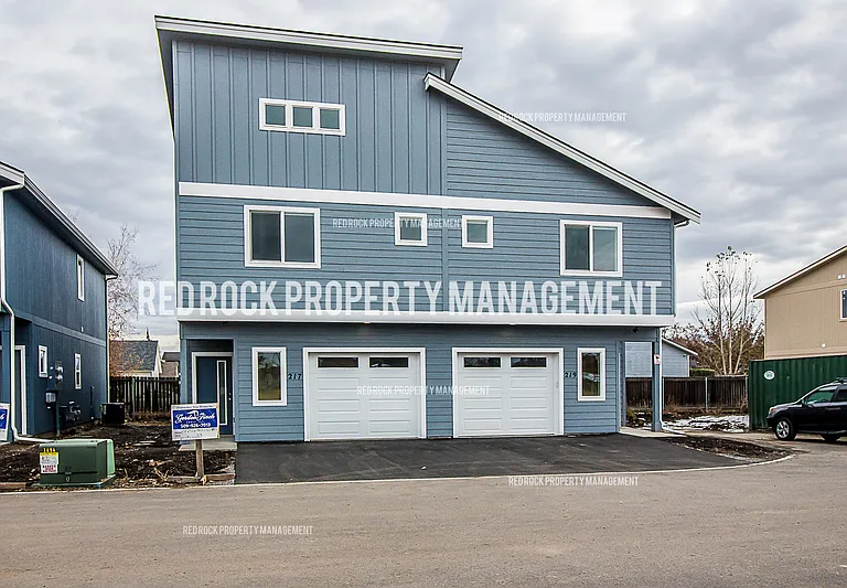 201 S Woodlawn Ln — Photo 1
