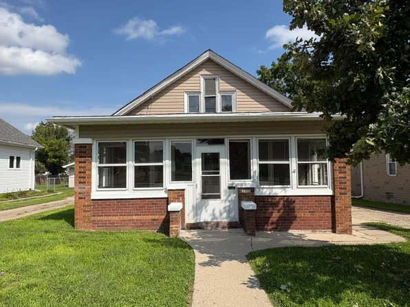 1423 Pulaski St, Peru, IL 61354