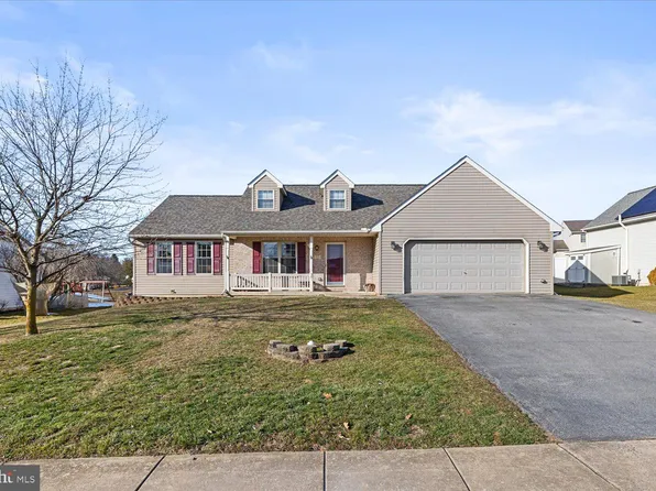 1025 Willow Creek Dr, Mount Joy, PA 17552