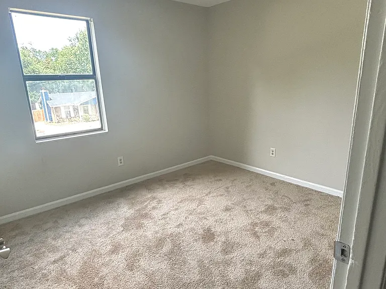 2718 Bennington Dr — Photo 7