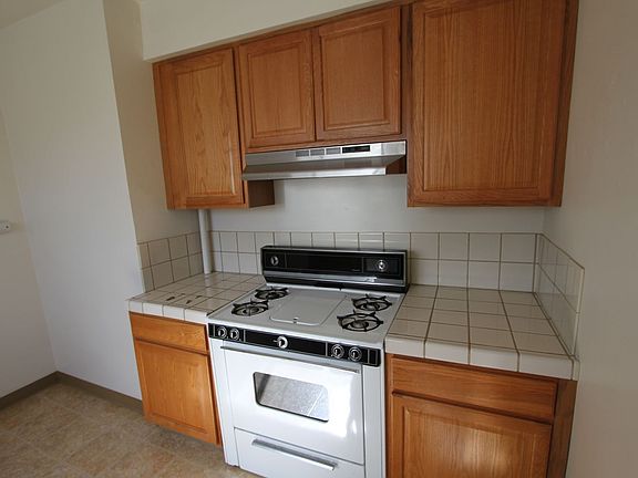 4th image of 245 Van Buren St #1