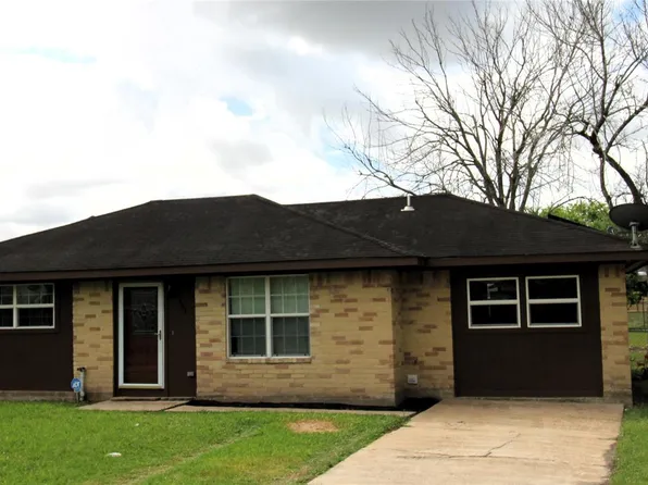 303 N 9th St, Beasley, TX 77417