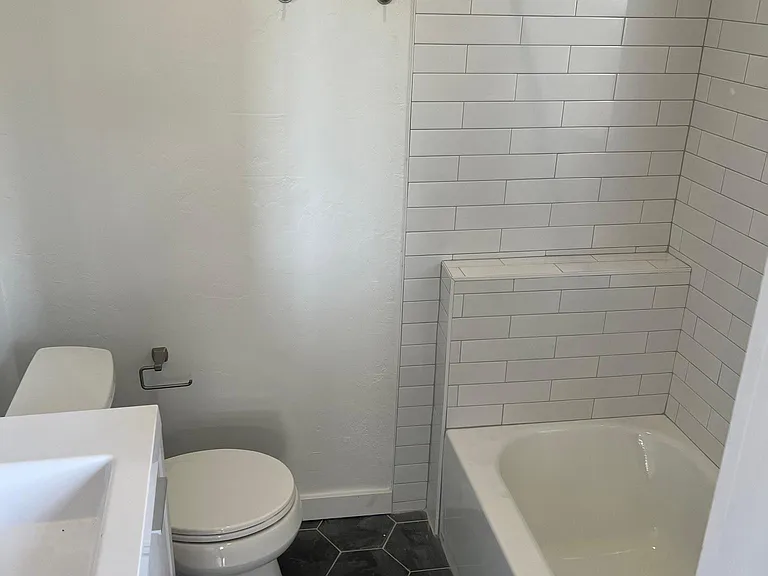 720 N 9th Ave — Photo 3