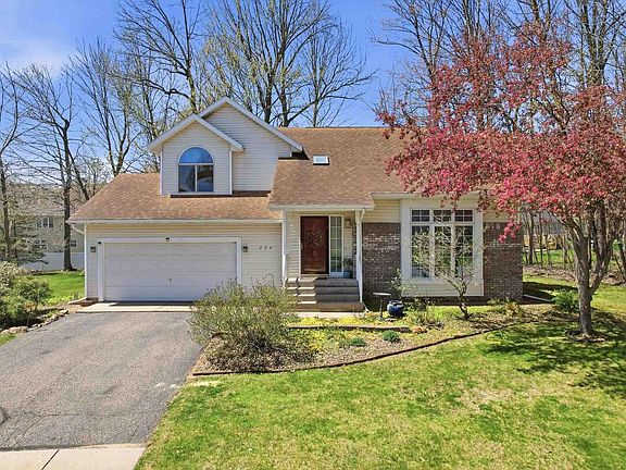 2nd image of 208 GREENWOOD DRIVE