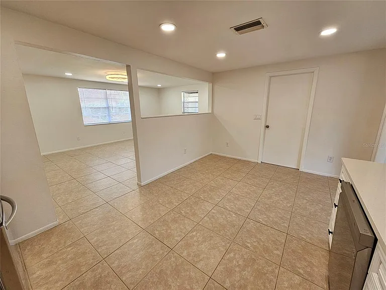 8820 Pohoy Ave — Photo 4