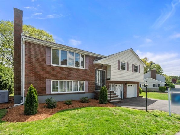 16 Fieldstone Dr, Stoneham, MA 02180