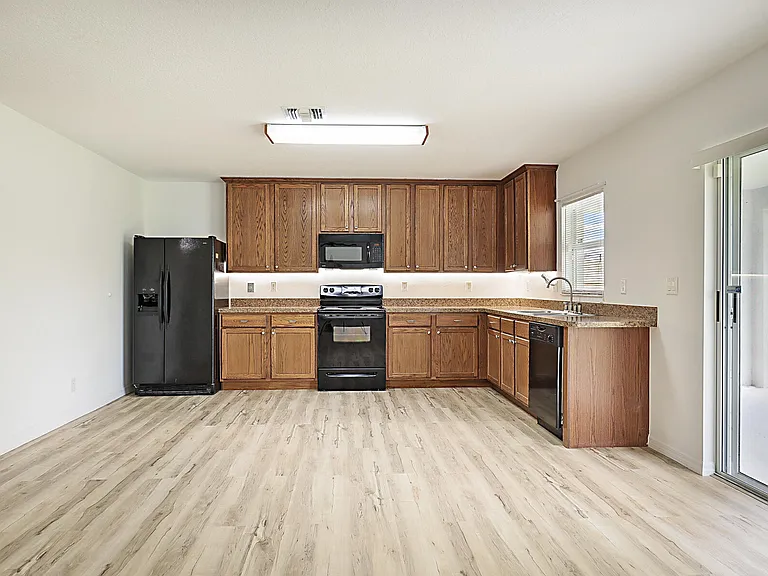 617 SE Karrigan Ter — Photo 17