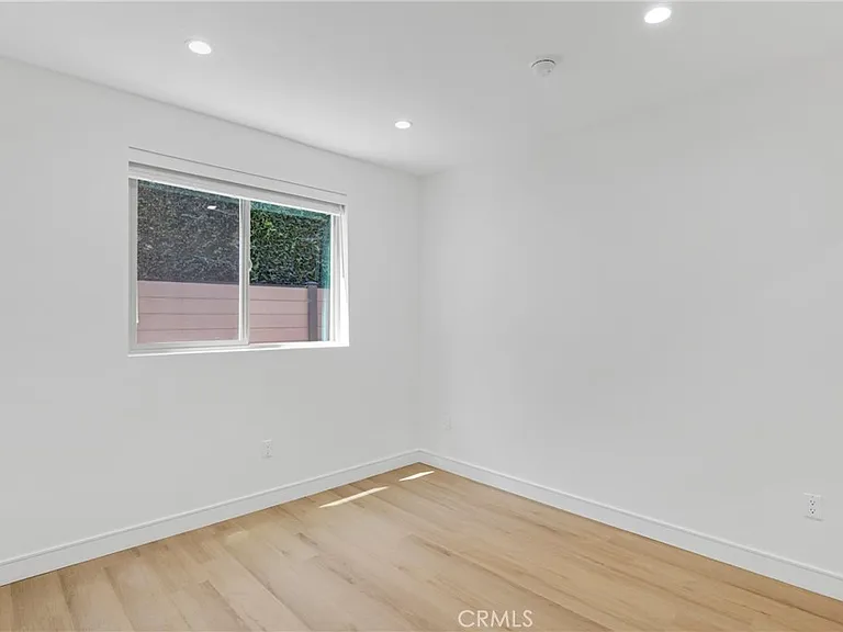 4851 Woodman Ave — Photo 6