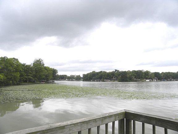 3rd image of 160 Isle Of View Dr
