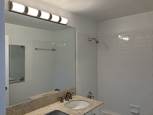 4th image of 556 3rd Ave APT 902
