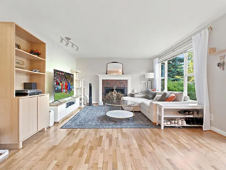 12021 3rd Ave NE #1 — Photo 3