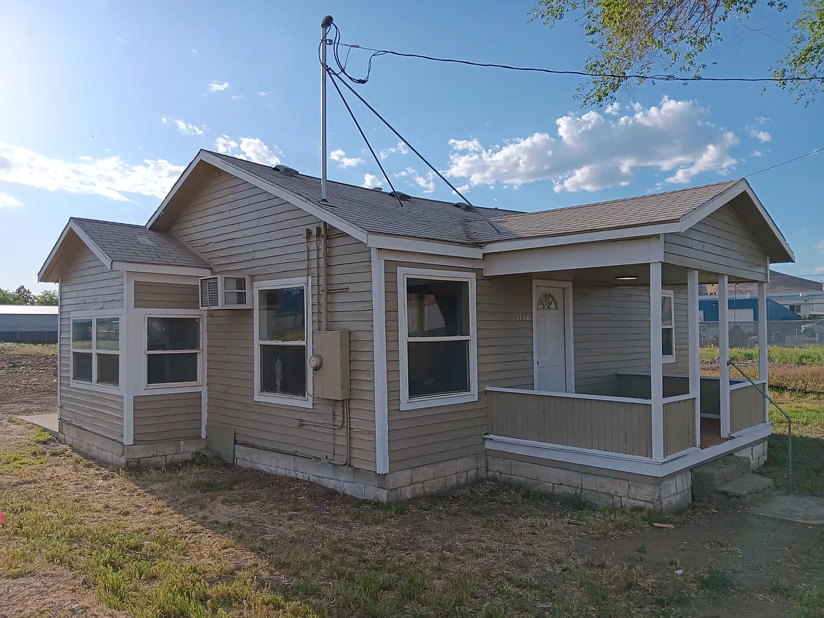 Building Photo - 1108 N 6th Ave