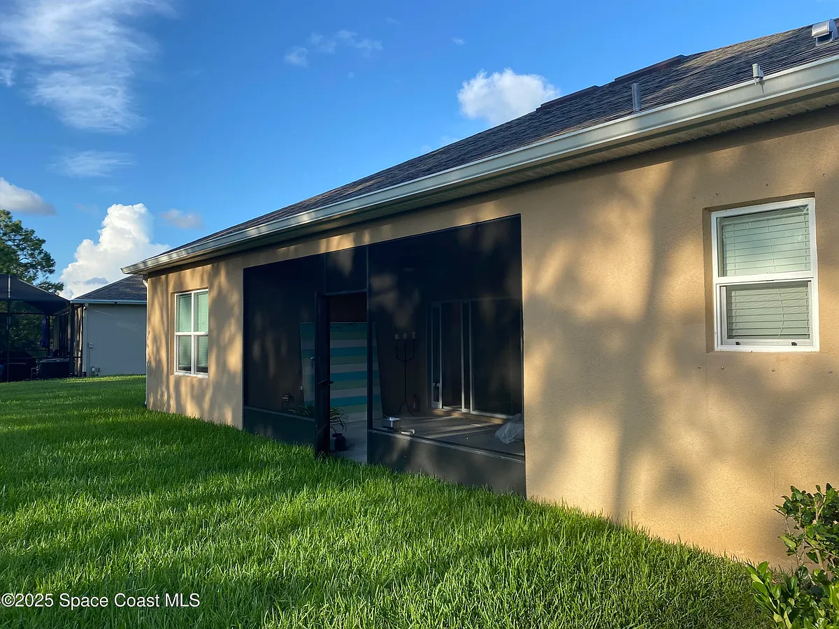 Building Photo - Easton Forest Cir SE