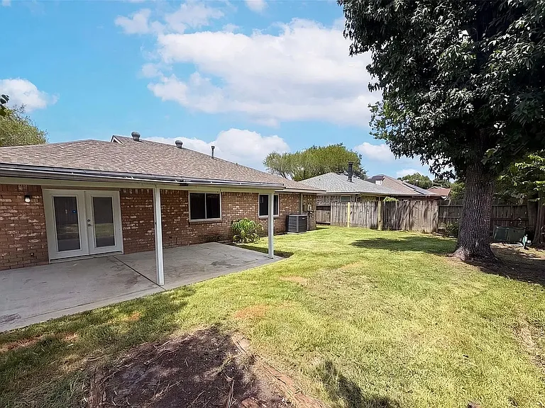 315 Floravista Dr — Photo 8