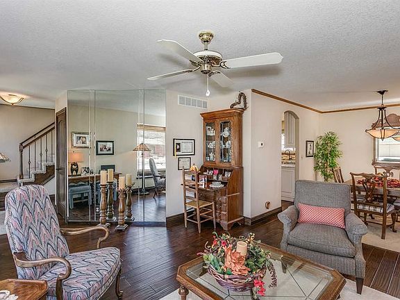 5th image of 2410 N Stoneybrook St