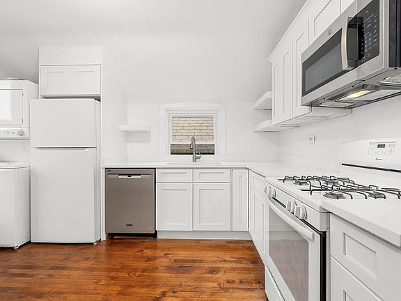 5th image of 2829 N Sacramento Ave Unit 2