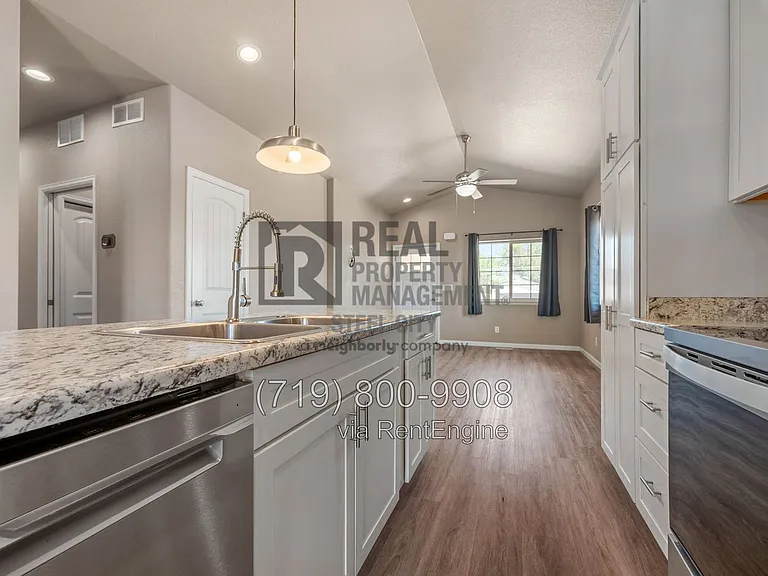 3002 W 22nd St — Photo 8