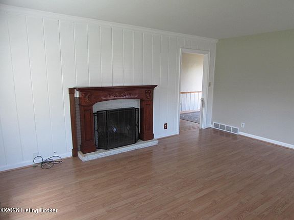 5th image of 228 N Birchwood Ave