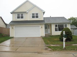 1272 Clover Ln, Hoffman Estates, IL 60192