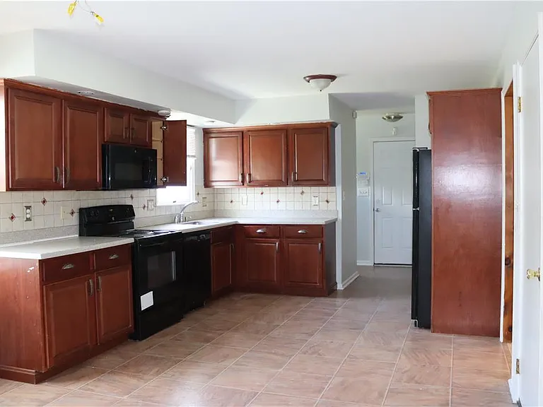 3500 Lafayette Dr — Photo 6