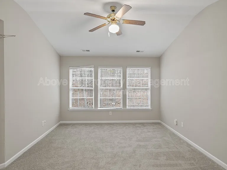 400 Berlin Way — Photo 23