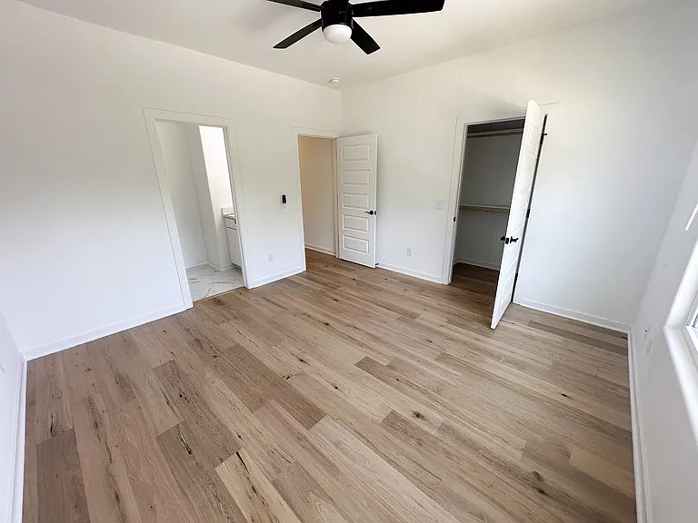 1703 W Holly St — Photo 16
