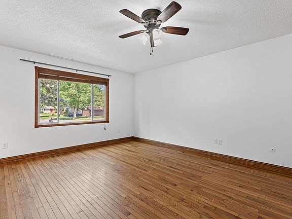 3rd image of 1304 Gage Ct NW