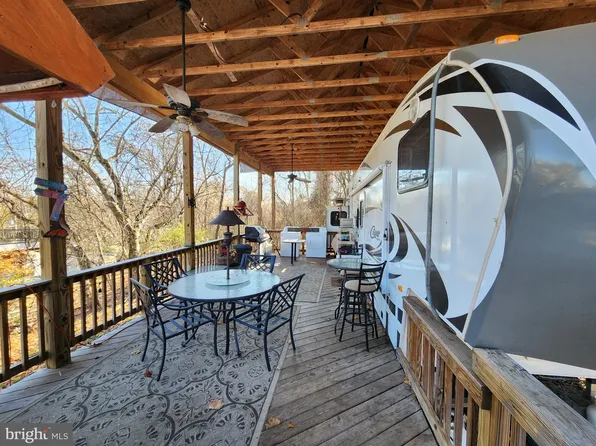 10 Neverglades, Falling Waters, WV 25419