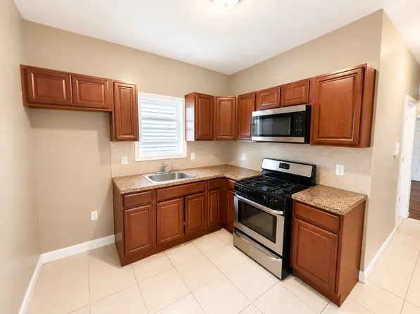 15 3rd St APT 2, Newark, NJ 07107