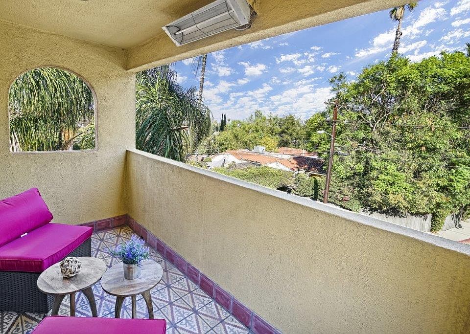 1st image of 3927 Berry Dr