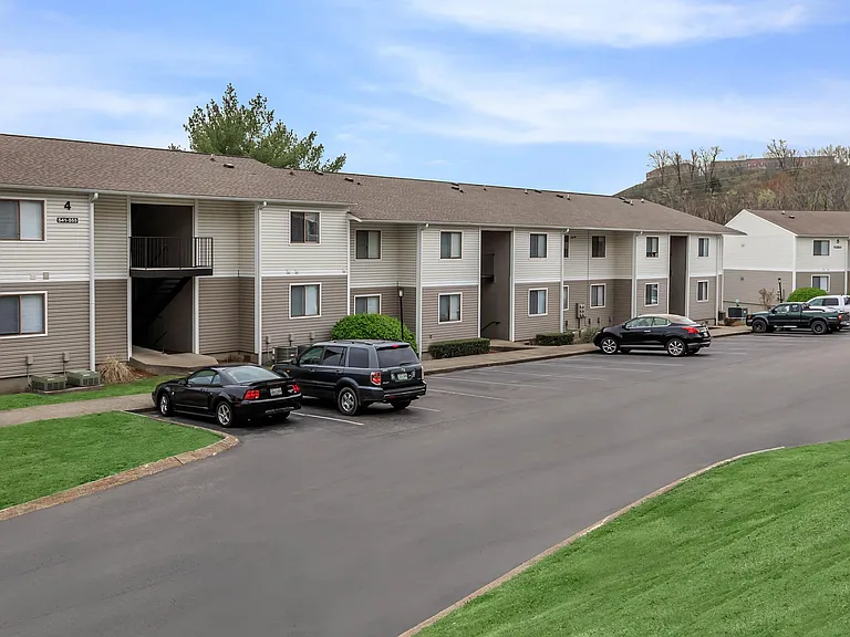 Hickory View Apartments — Photo 40