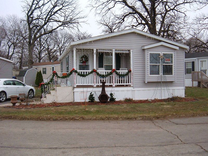 Front View : In the Spring will bloom many Perenials and a Lilac bush