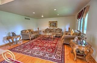 5th image of 6806 Brookeshire Dr