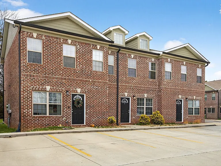 4653 Fairfield Farm Rd — Photo 1