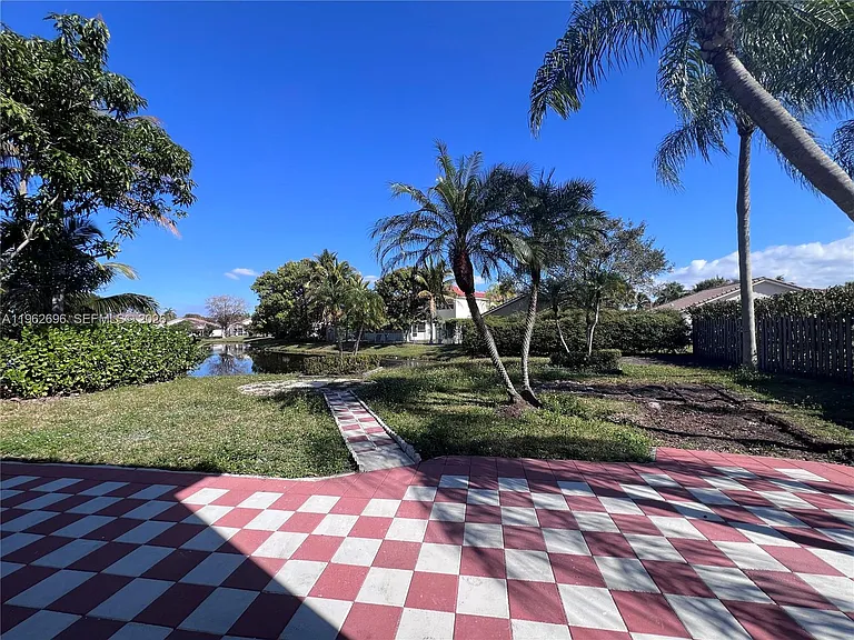 109 Gables Blvd — Photo 18