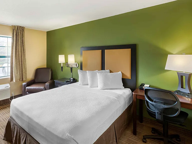 Studio Suite - 1 Queen Bed