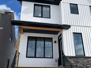 21214 Sheriff King St SW #1A, Calgary, AB T2X0B9