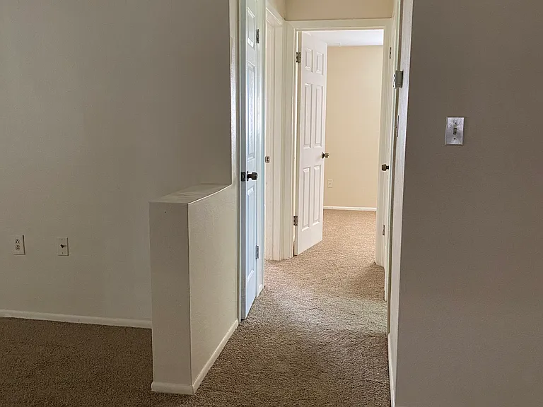 1015 Viking Dr — Photo 5