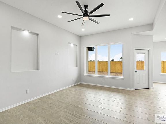 5th image of 406 N Leon Ave