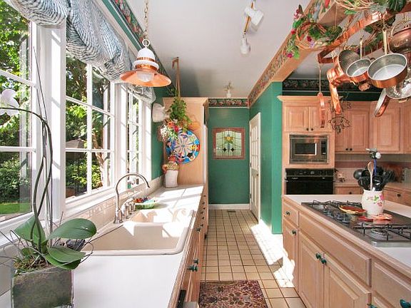 4th image of 422 Harrison Ave