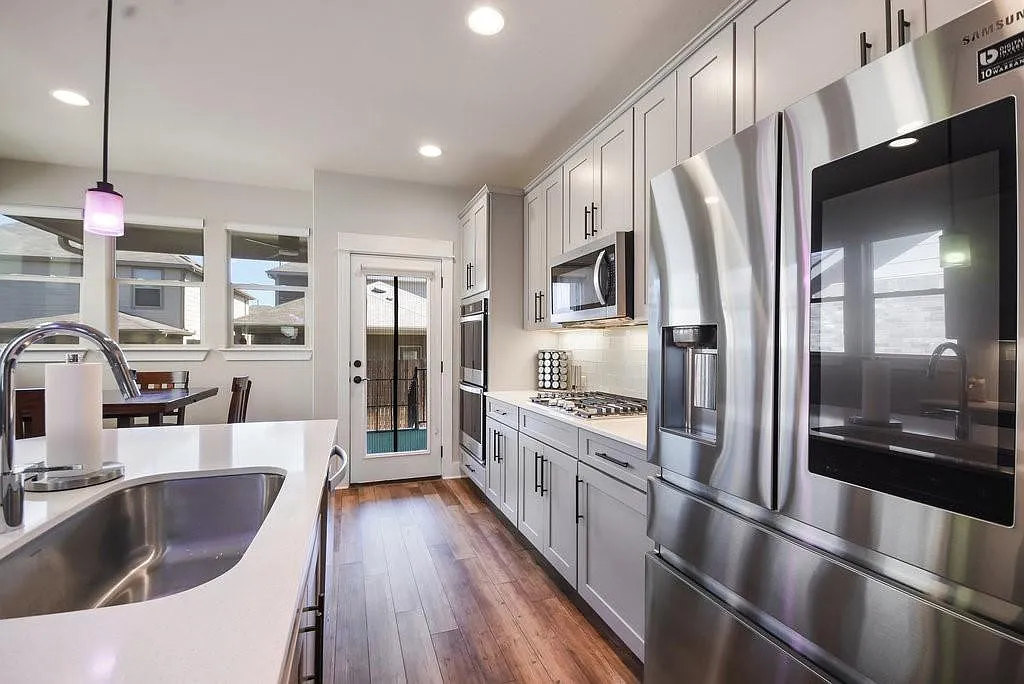 3 bed, 2.5 bath, 1730 sqft, $2,295 — Photo 3