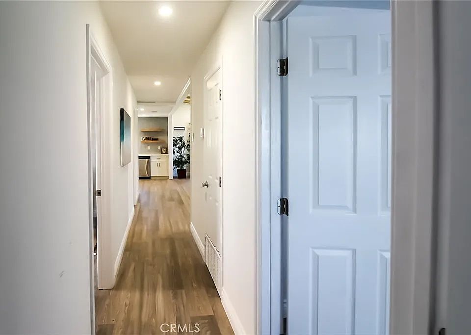 1st image of 925 E Florence Ave #3