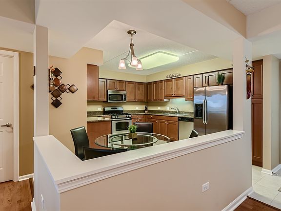 4th image of 370 S Western Ave APT 606