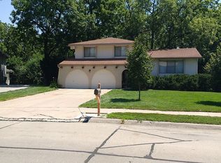 8001 Wildewood Dr, Ralston, NE 68127